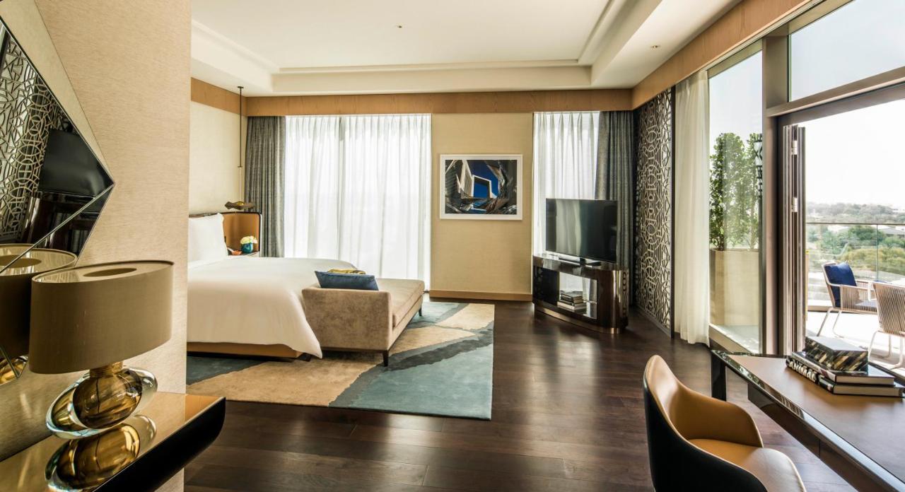 Four Seasons International Financial Centre Отель 5*